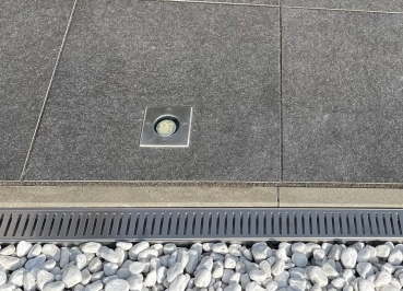 Entwässerungsrinne Edelstahl 1 Meter superflach mit Ablaufstutzen Rost Schlitzdesign, System 35/80